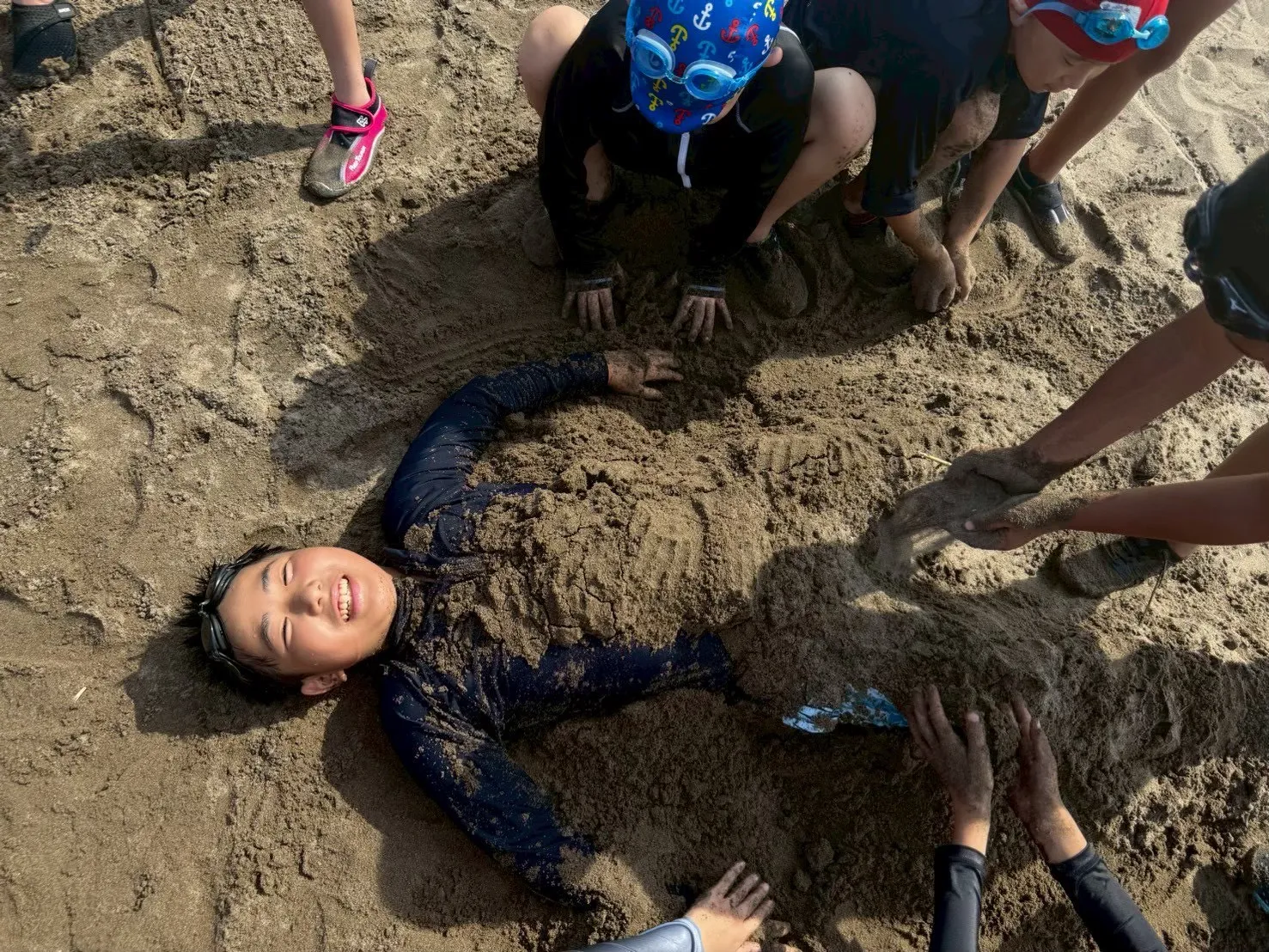 宿でホッと一息つく子どもたち